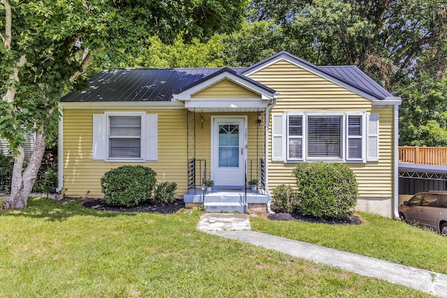 view of front of house featuring a front yard