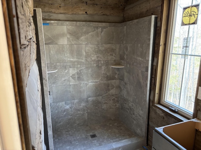 bathroom featuring tiled shower