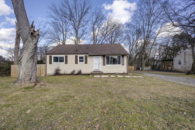 ranch-style house featuring a front yard