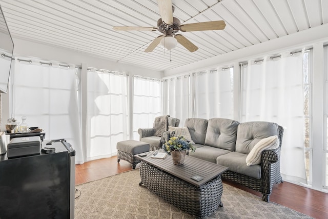 sunroom / solarium with ceiling fan