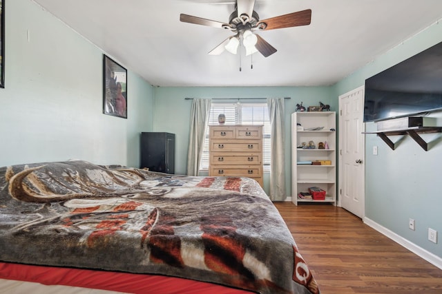 bedroom featuring dark wood-type flooring and ceiling fan