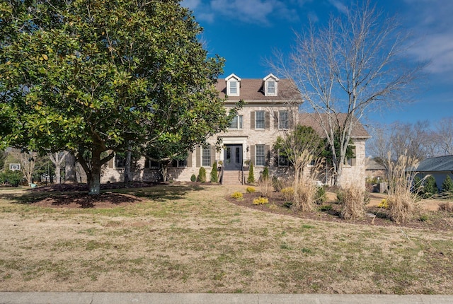 view of front facade featuring a front yard