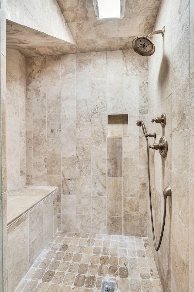 bathroom featuring tiled shower