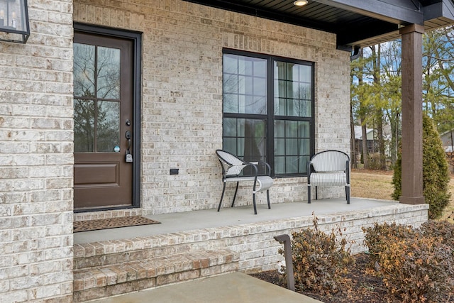 property entrance featuring a porch