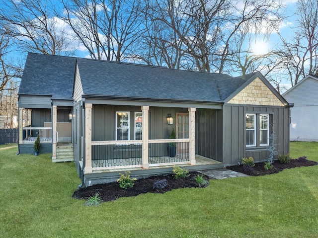 view of front facade with covered porch and a front yard