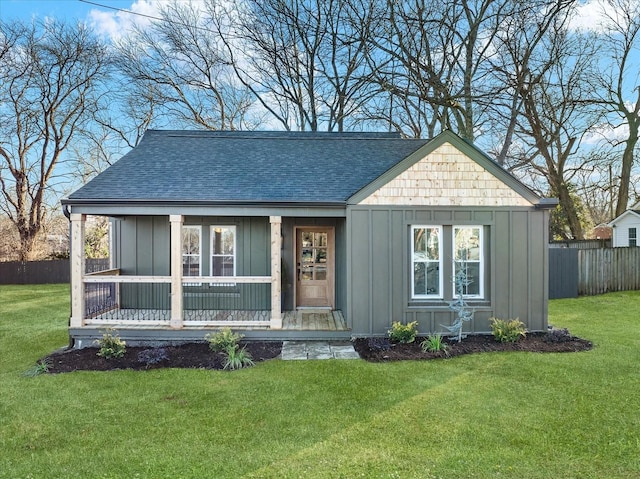 view of front facade with covered porch and a front yard