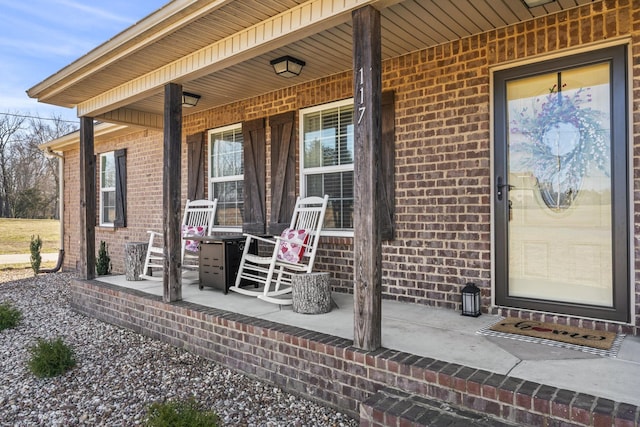 property entrance featuring a porch