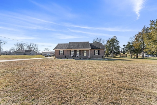 view of front of property with a front yard