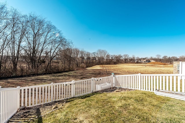 view of yard featuring a rural view