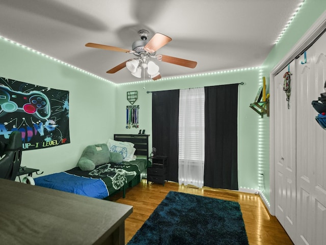 bedroom featuring hardwood / wood-style flooring, a closet, and ceiling fan