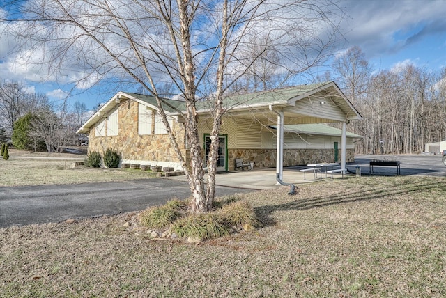 view of front of home with a carport