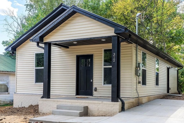 view of front of house featuring a porch