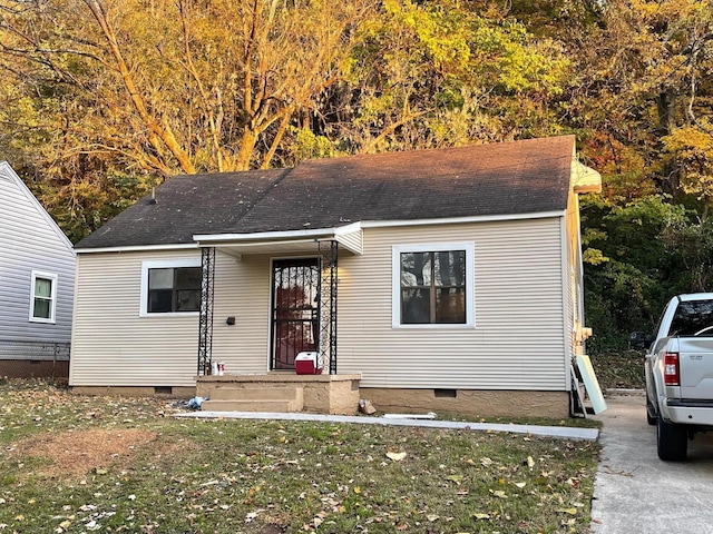 view of front of home featuring a front yard