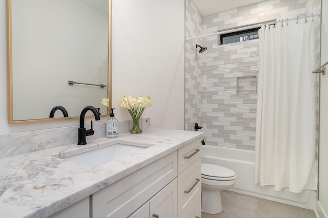 full bathroom with shower / tub combo with curtain, vanity, and toilet