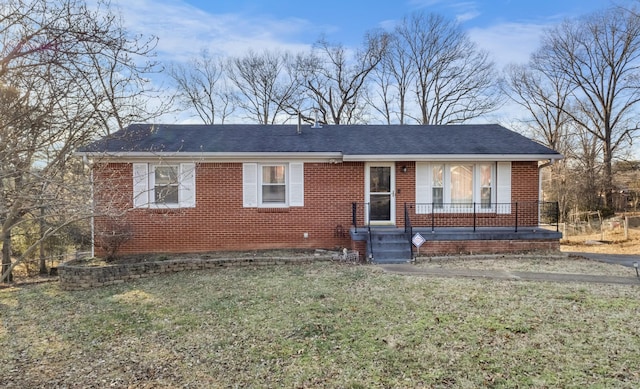 view of front facade featuring a front yard and covered porch