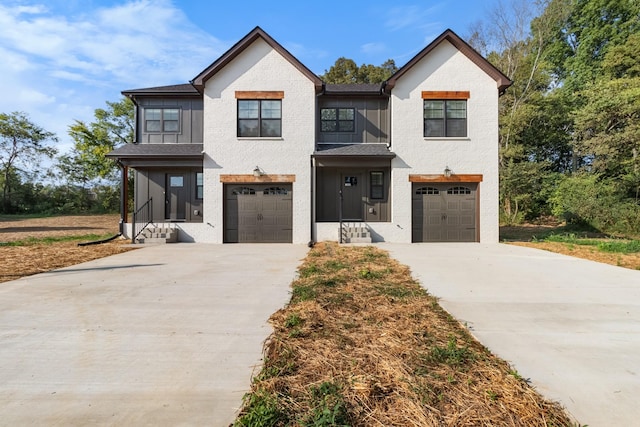 view of front facade featuring a garage