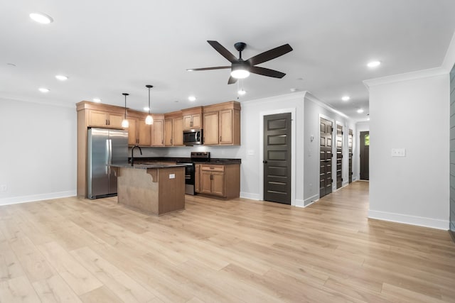 kitchen featuring sink, a breakfast bar area, hanging light fixtures, a center island, and stainless steel appliances