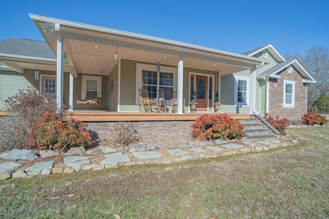 view of front of property featuring a porch and a front lawn