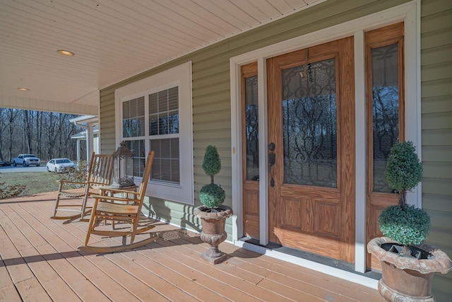 doorway to property featuring covered porch