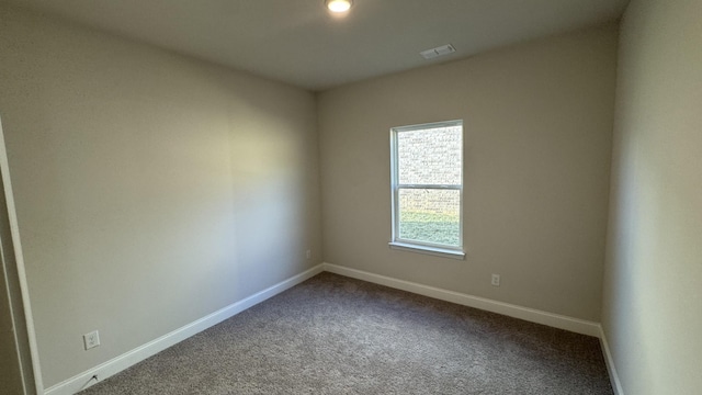 unfurnished room with carpet