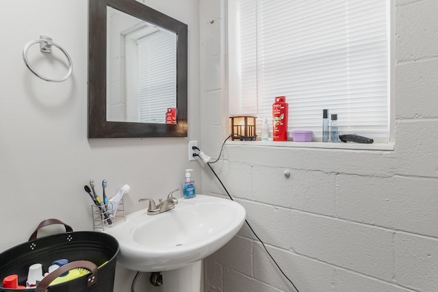 bathroom featuring sink