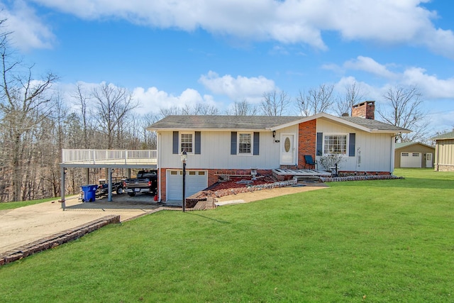 view of front of home featuring a carport, a garage, and a front yard