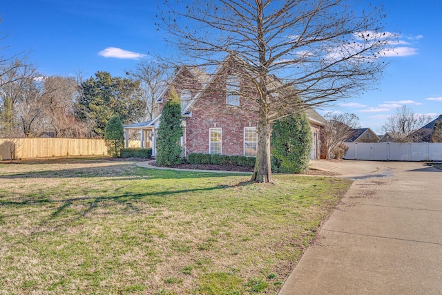 view of front of house featuring a front yard