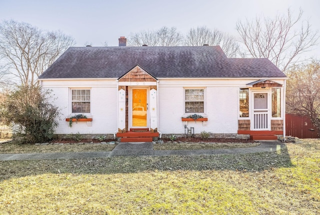 view of front of property with a front yard