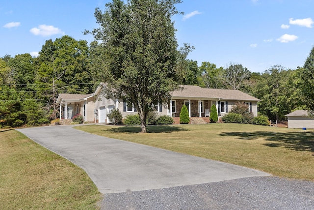 single story home featuring a front lawn