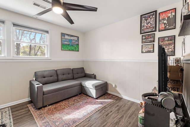 living room with dark wood-type flooring and ceiling fan