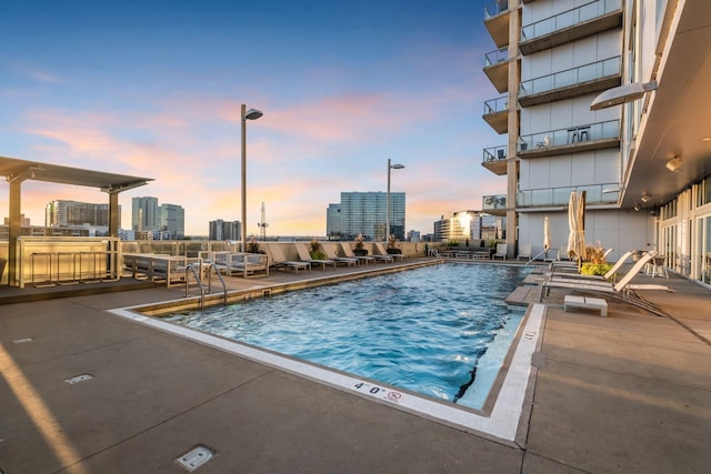 view of pool at dusk