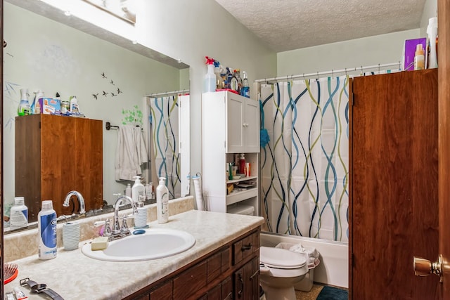 full bathroom featuring shower / bathtub combination with curtain, vanity, toilet, and a textured ceiling