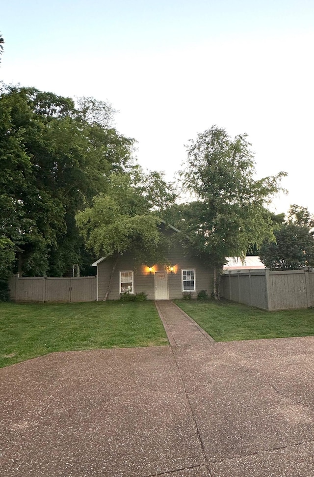 view of front of home with a front lawn