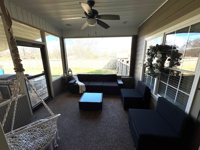 sunroom with ceiling fan