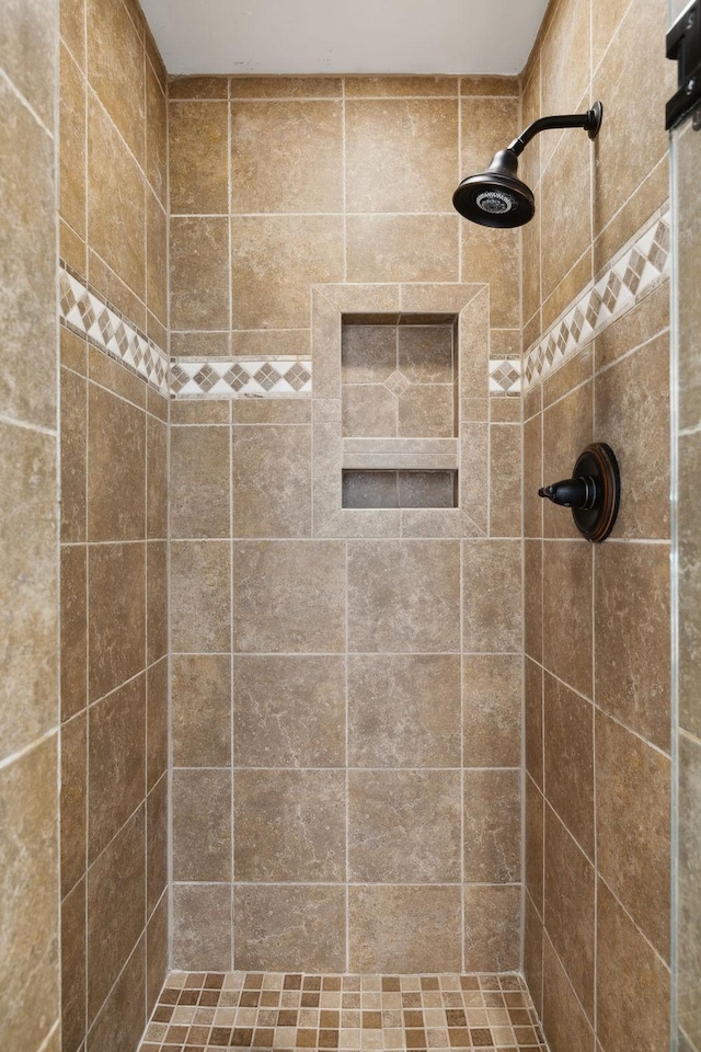 bathroom featuring tiled shower