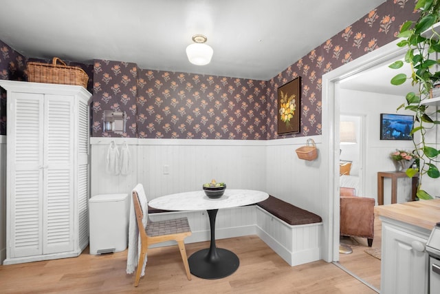 dining space with breakfast area and light wood-type flooring