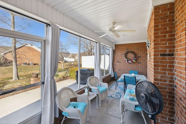 sunroom featuring ceiling fan