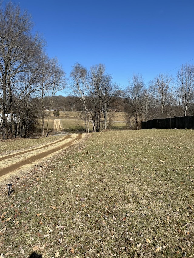 view of yard featuring a rural view