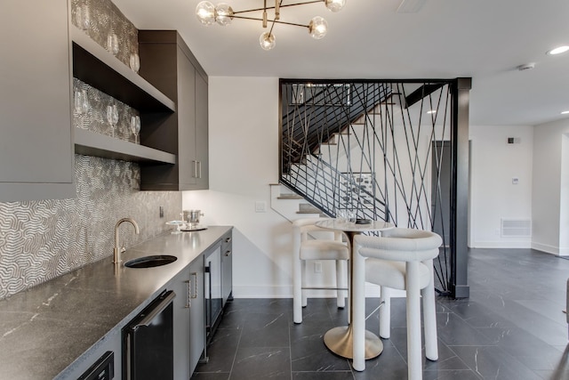 kitchen with an inviting chandelier, sink, and decorative backsplash