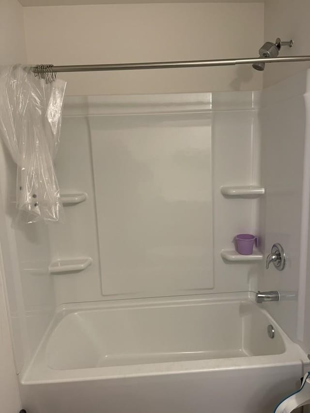 bathroom featuring shower / bath combo