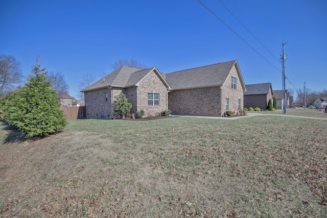 view of front of property with a front lawn