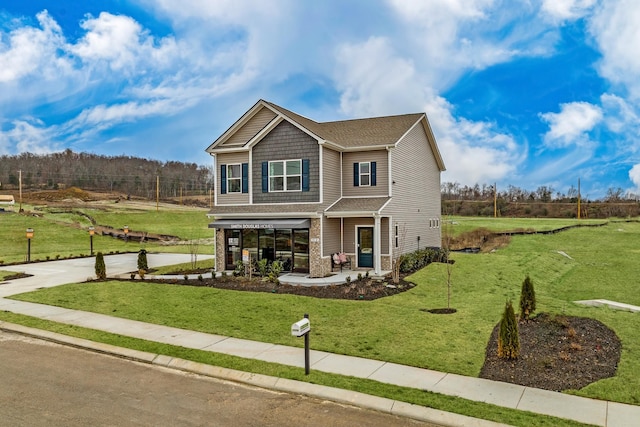 craftsman-style house featuring a front yard