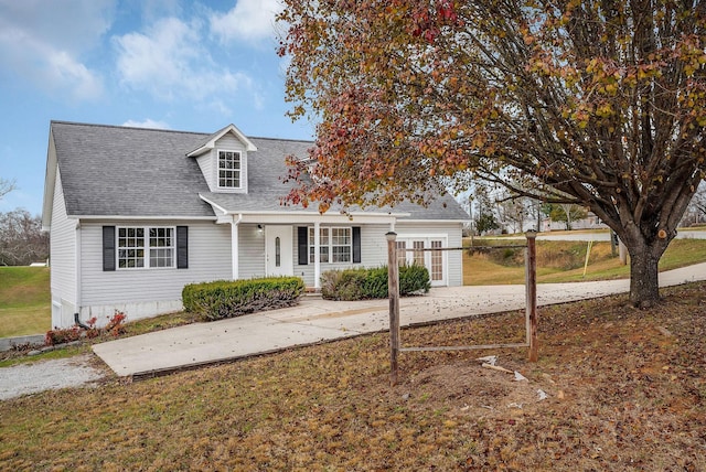 cape cod-style house featuring a front yard