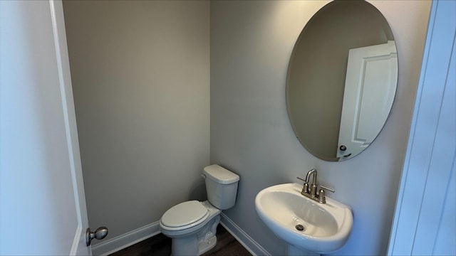 bathroom featuring sink and toilet