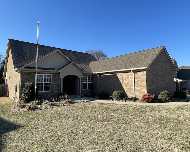 single story home with a front lawn