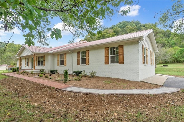 view of front of property featuring a porch