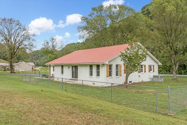 exterior space featuring a yard