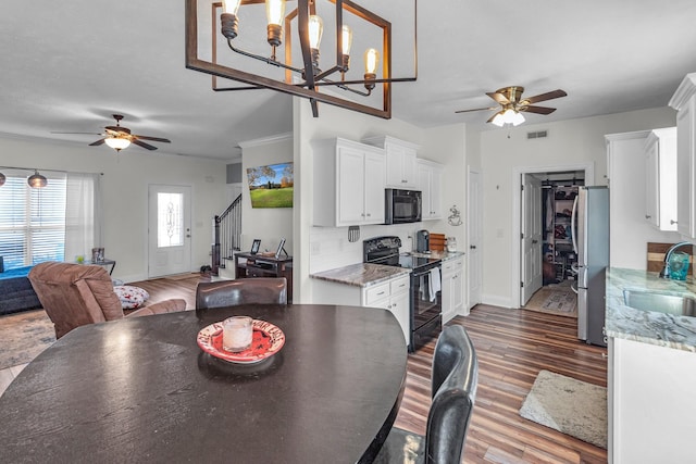 dining room with sink, hardwood / wood-style flooring, and ceiling fan