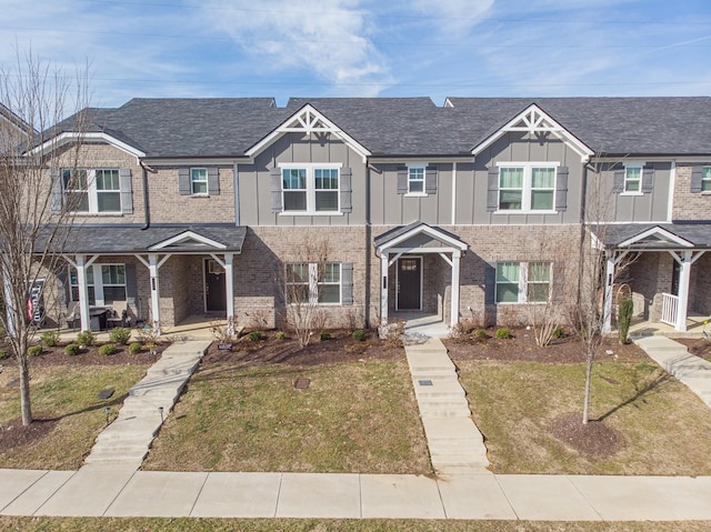 view of property featuring a front lawn