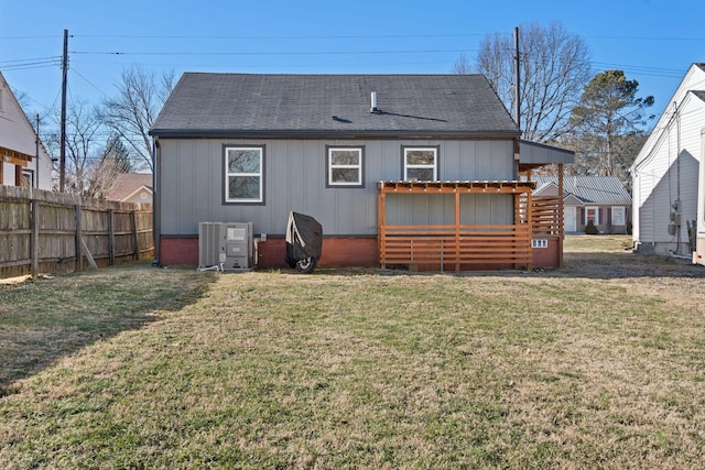 rear view of house featuring a yard